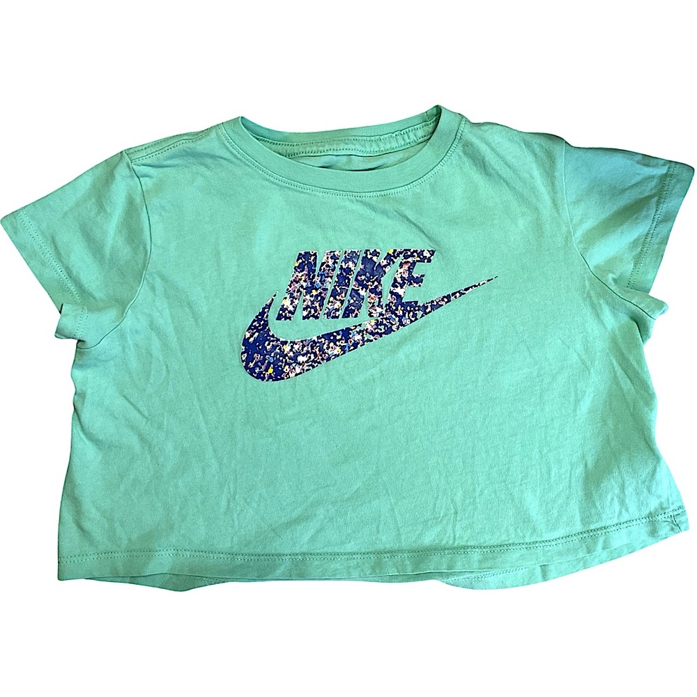 Girls Nike crop tee. Size medium